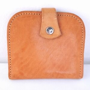 ❤️ Tan Leather Wallet with Classic Fold-Over Flap